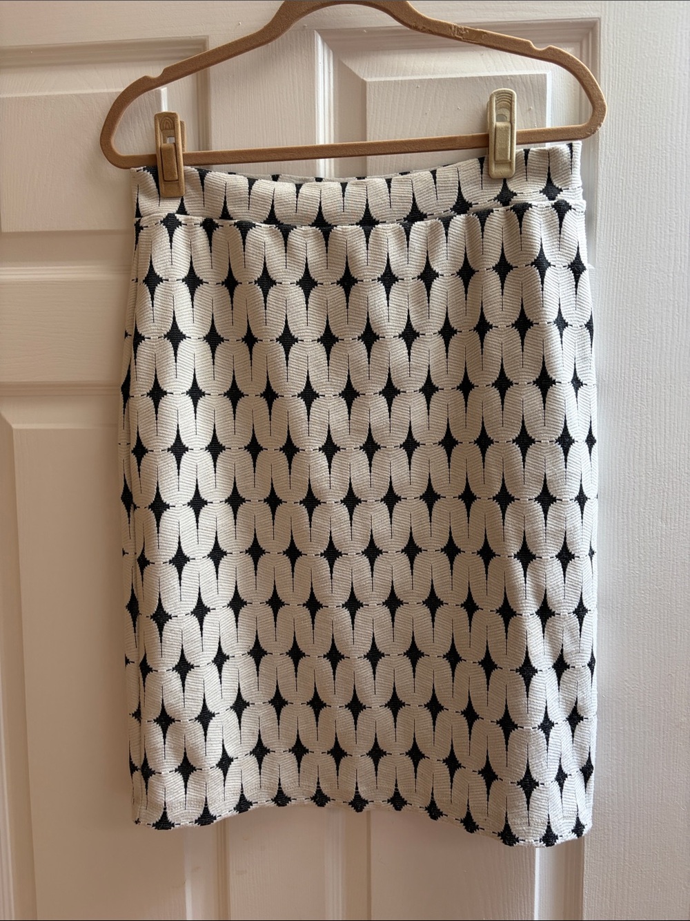 Charcoal  and White Patterned Knit Pencil Skirt.